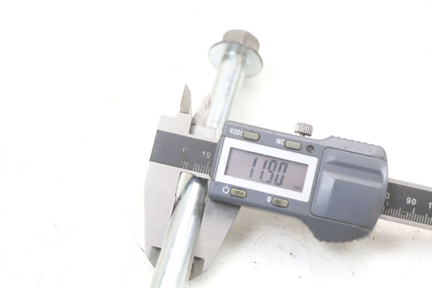 photo de FRONT WHEEL AXLE YAMAHA CYGNUS X 125 (2004 - 2007) - Alternative perspective