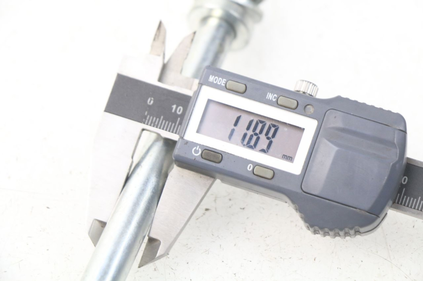 photo de FRONT WHEEL AXLE DERBI DIRT BOY 4T 50 - Alternative perspective