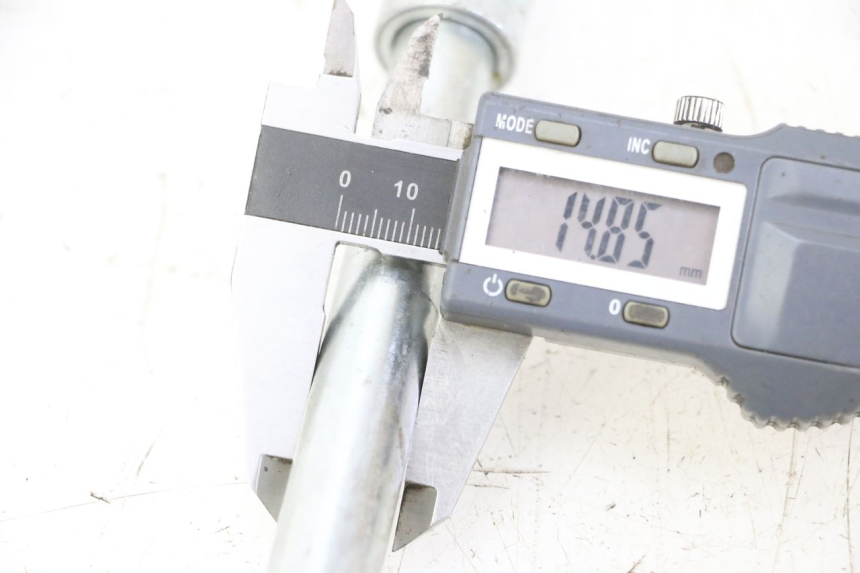 photo de FRONT WHEEL AXLE PROBIKE DIRT 140 - Component detail