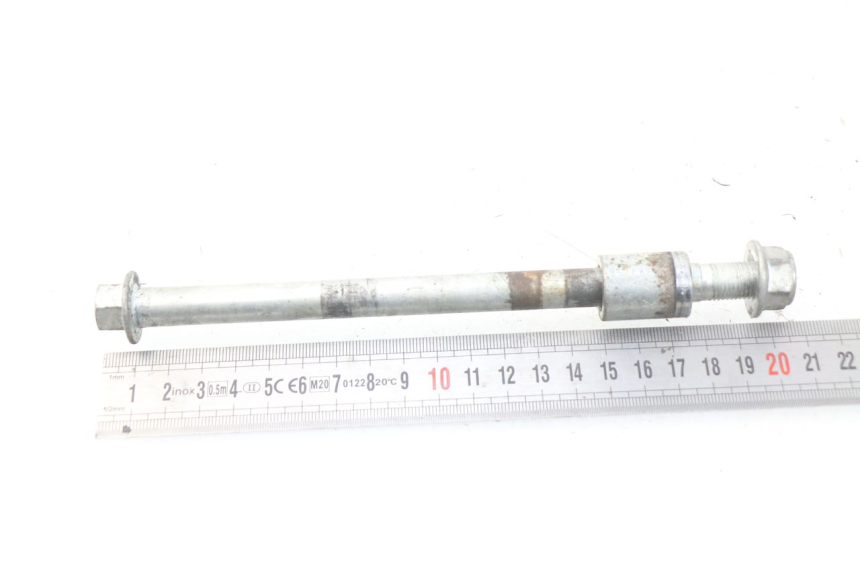 photo de FRONT WHEEL AXLE LIFAN DIRTBIKE 50 - Zoom on usage condition