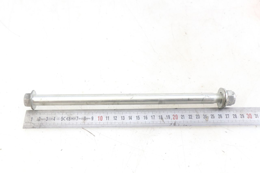 photo de FRONT WHEEL AXLE PEUGEOT DJANGO 4T 50 (2014 - 2019) - Alternative perspective