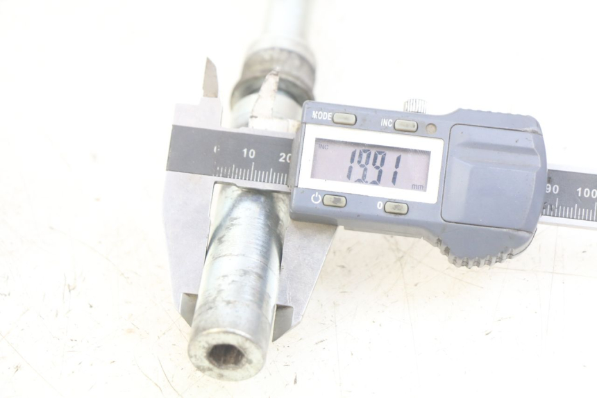 photo de FRONT WHEEL AXLE KYMCO DOWNTOWN ABS 125 (2015 - 2017) - Component detail