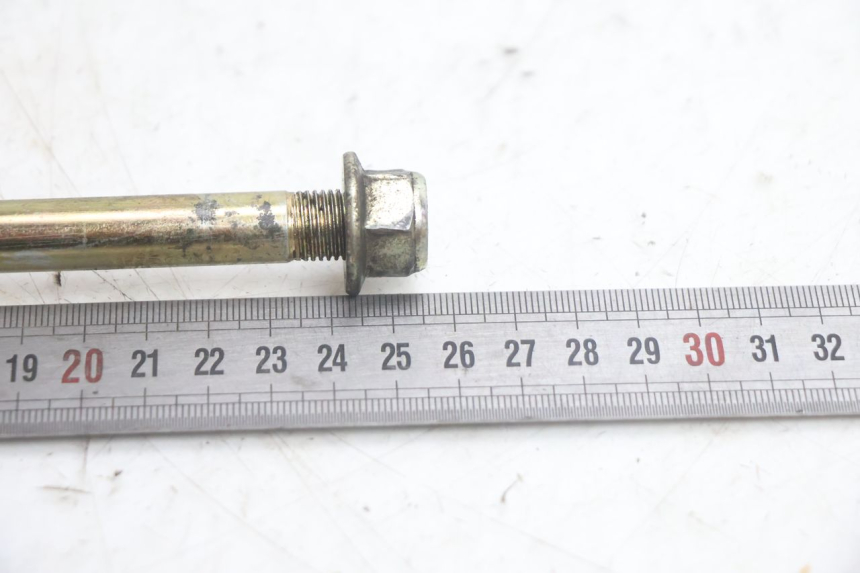 photo de FRONT WHEEL AXLE CF MOTO E-CHARM 125 (2005 - 2008) - Alternative perspective