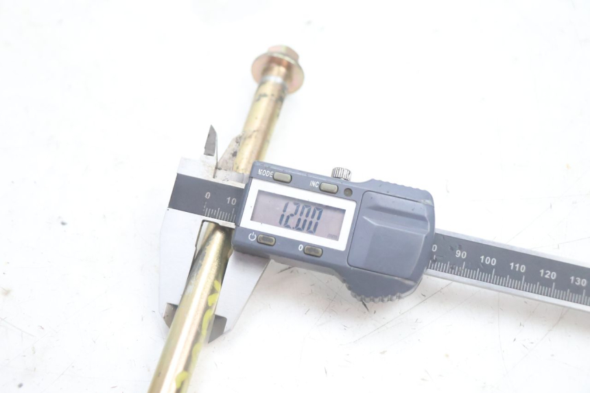 photo de FRONT WHEEL AXLE CF MOTO E-CHARM 125 (2005 - 2008) - Technical close-up