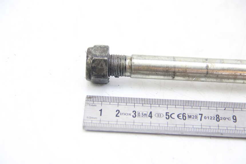 photo de FRONT WHEEL AXLE PEUGEOT ELYSTAR 50 (2002 - 2014) - Technical close-up