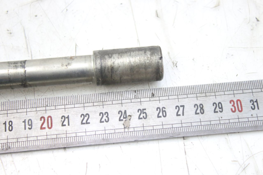 photo de FRONT WHEEL AXLE PEUGEOT ELYSTAR 50 (2002 - 2014) - Alternative perspective