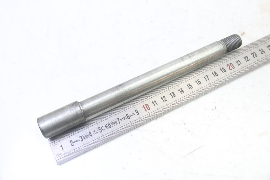 photo de FRONT WHEEL AXLE APRILIA ETX 125 (1998 - 2002) - Zoom on usage condition