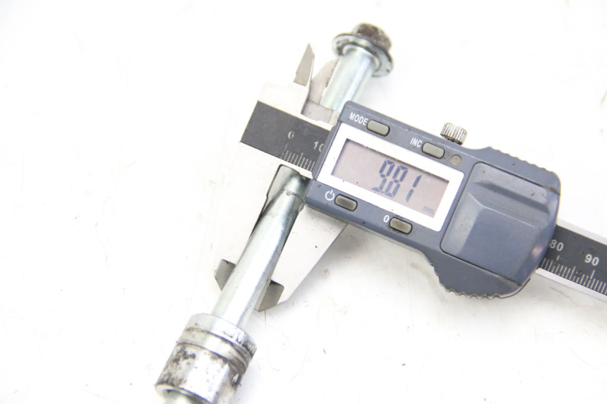 photo de FRONT WHEEL AXLE JM MOTORS EVOLIS 4T 50 (2018 - 2022) - Zoom on usage condition