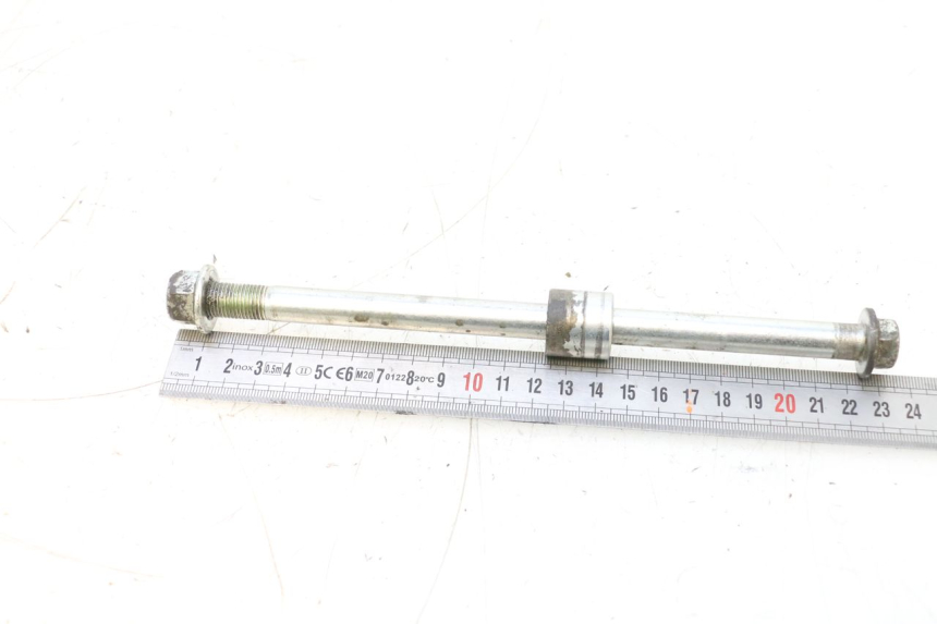 photo de FRONT WHEEL AXLE KEEWAY F-ACT FACT EVO 50 (2020 - 2026) - Zoom on usage condition