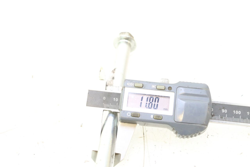 photo de FRONT WHEEL AXLE JM MOTORS F45i 4T 50 (2020 - 2023) - Technical close-up