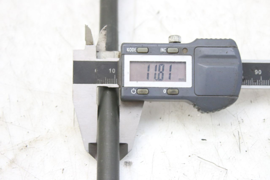 photo de FRONT WHEEL AXLE SYM FIDDLE 2 50 (2008 - 2013) - Zoom on usage condition