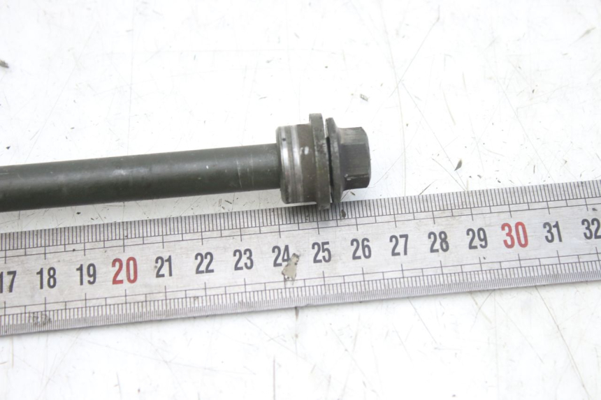 photo de FRONT WHEEL AXLE SYM FIDDLE 2 50 (2008 - 2013) - Alternative perspective