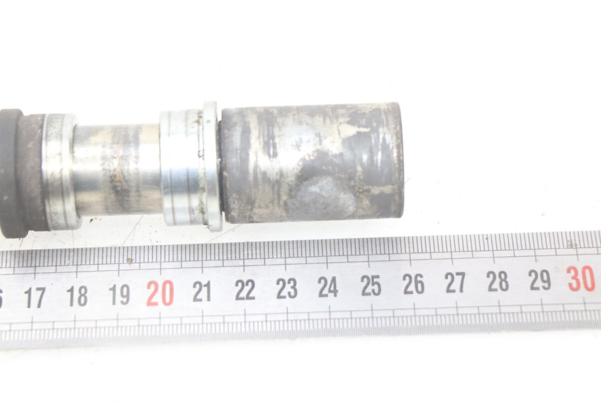 photo de FRONT WHEEL AXLE YAMAHA FJR ABS 1300 (2016 - 2020) - Zoom on usage condition