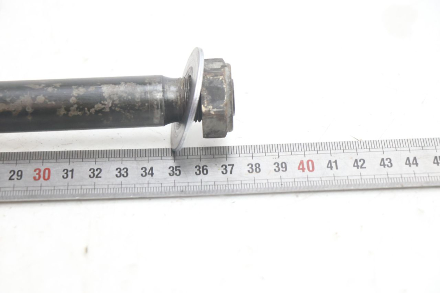photo de FRONT WHEEL AXLE YAMAHA FJR 1300 (2001 - 2005) - Alternative perspective