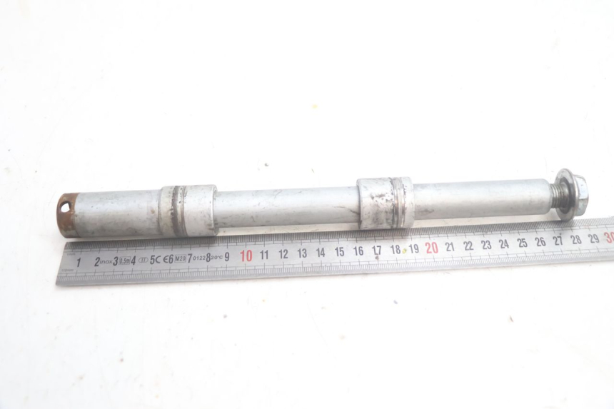 photo de FRONT WHEEL AXLE HONDA FJS SILVER WING SILVERWING 400 (2005 - 2008) - Zoom on usage condition