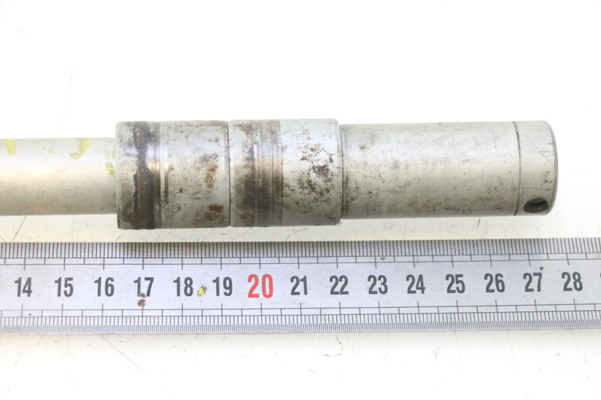 photo de FRONT WHEEL AXLE HONDA FJS SILVER WING SILVERWING 400 (2005 - 2008) - Component detail