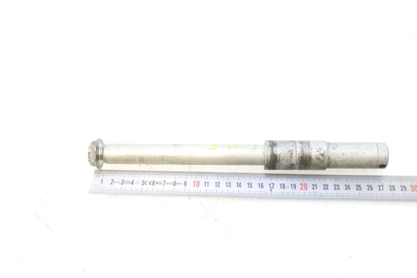 photo de FRONT WHEEL AXLE HONDA FJS SILVER WING SILVERWING 400 (2005 - 2008) - Zoom on usage condition