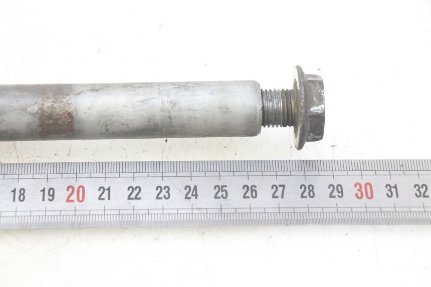 photo de FRONT WHEEL AXLE HONDA FJS SILVERWING SILVER WING 400 (2009 - 2016) - Alternative perspective