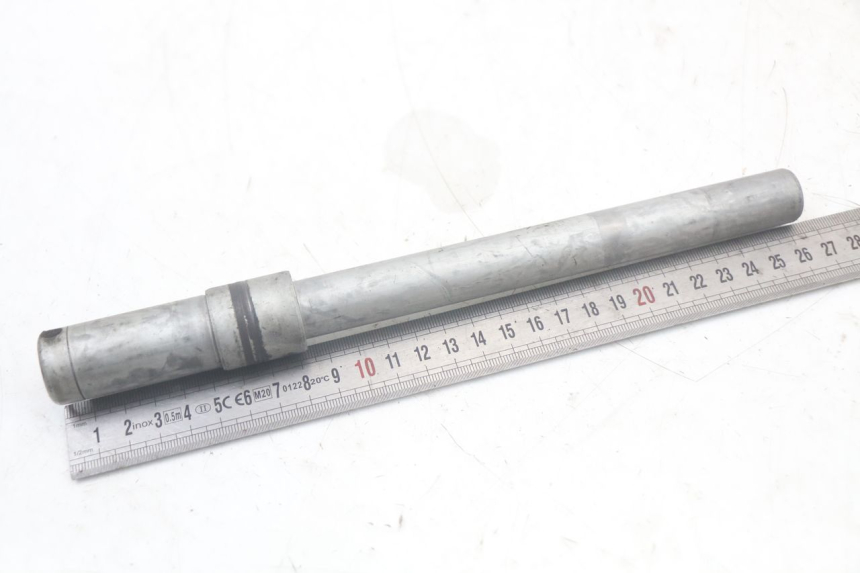 photo de FRONT WHEEL AXLE HONDA FJS SILVERWING SILVER WING 600 (2001 - 2010) - Component detail