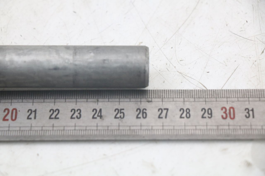 photo de FRONT WHEEL AXLE HONDA FJS SILVERWING SILVER WING 600 (2001 - 2010) - Zoom on usage condition