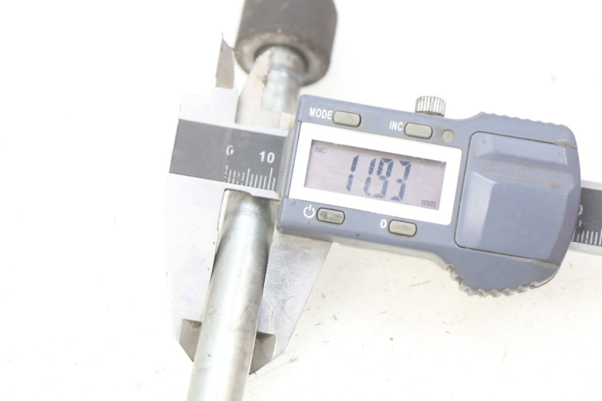 photo de FRONT WHEEL AXLE MBK FLIPPER 50 (2004 - 2012) - Alternative perspective