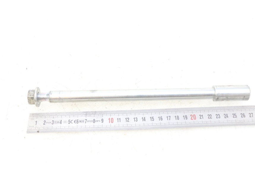 photo de FRONT WHEEL AXLE PIAGGIO FLY 4T 50 (2013 - 2017) - Technical close-up