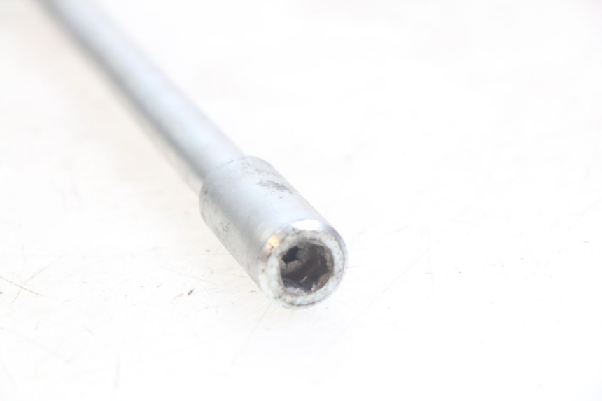 photo de FRONT WHEEL AXLE PIAGGIO FLY 4T 50 (2013 - 2017) - Product overview