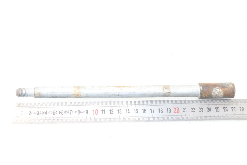 photo de FRONT WHEEL AXLE PIAGGIO FLY IE 125 (2012 - 2017) - Technical close-up