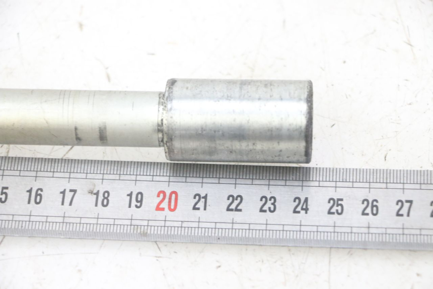 photo de FRONT WHEEL AXLE HONDA FORZA ABS 300 (2013 - 2017) - Component detail