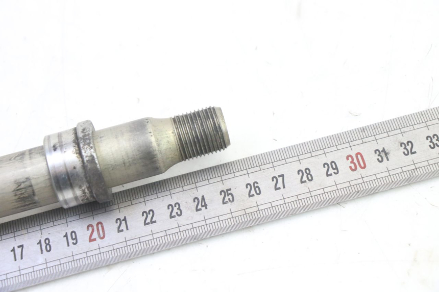 photo de FRONT WHEEL AXLE YAMAHA FZ6 FAZER S2 600 (2007 - 2011) - Alternative perspective