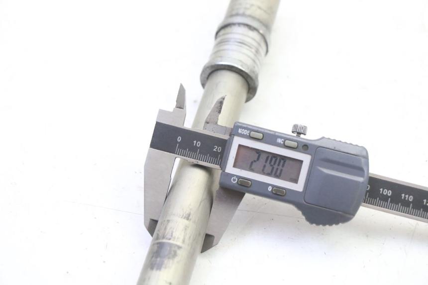 photo de FRONT WHEEL AXLE YAMAHA FZ6 FAZER S2 600 (2007 - 2011) - Product overview