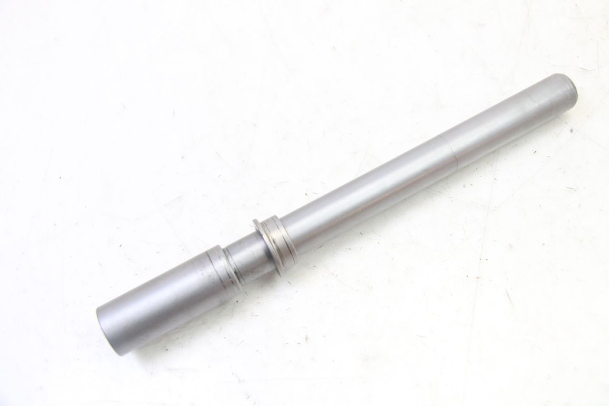 photo de FRONT WHEEL AXLE BMW G310 R 310 (2016 - 2020) - Main view