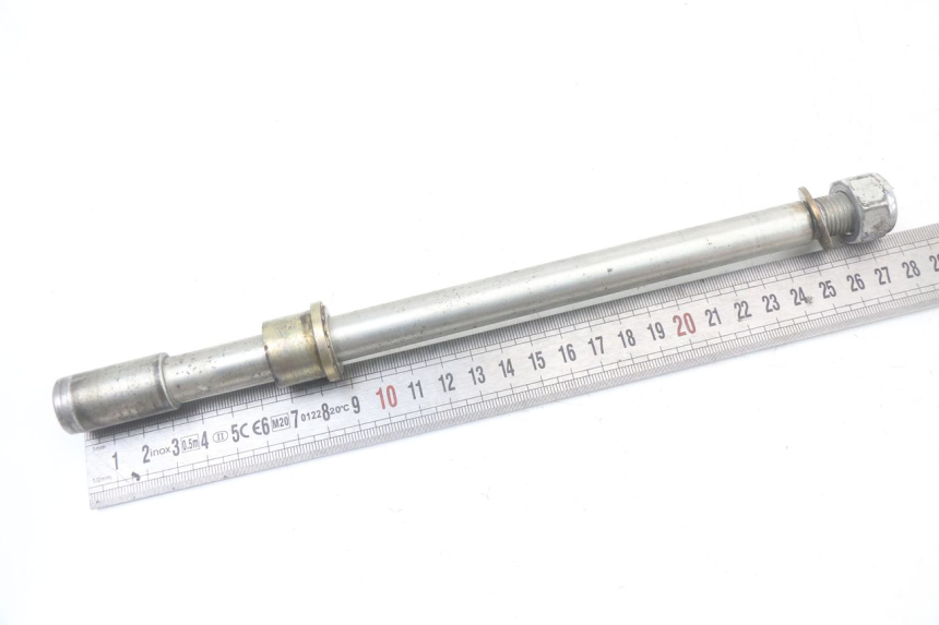 photo de FRONT WHEEL AXLE PEUGEOT GEOPOLIS RS 125 (2007 - 2009) - Component detail