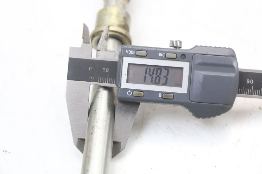 photo de FRONT WHEEL AXLE PEUGEOT GEOPOLIS RS 125 (2007 - 2009) - Product overview