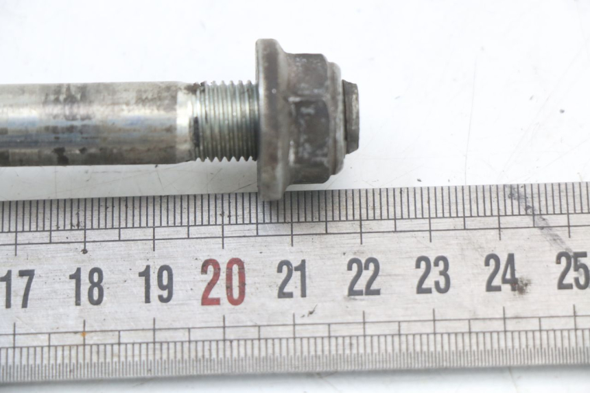 photo de FRONT WHEEL AXLE HYOSUNG GF 125 (2001 - 2005) - Zoom on usage condition