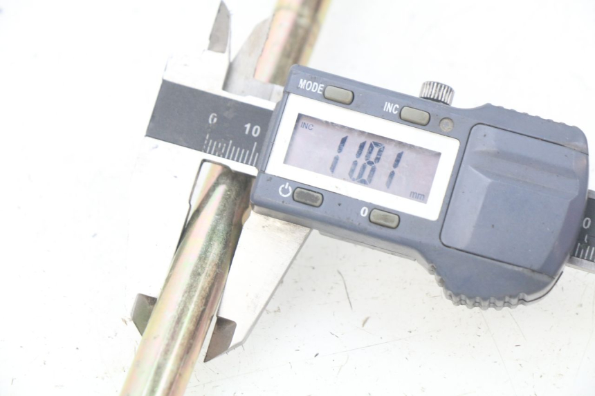 photo de FRONT WHEEL AXLE EUROCKA GREEN 1 - Component detail