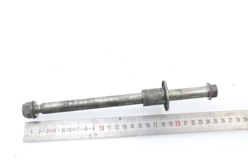 photo de FRONT WHEEL AXLE SUZUKI GSXF GSX F 600 (1988 - 1997) - Technical close-up