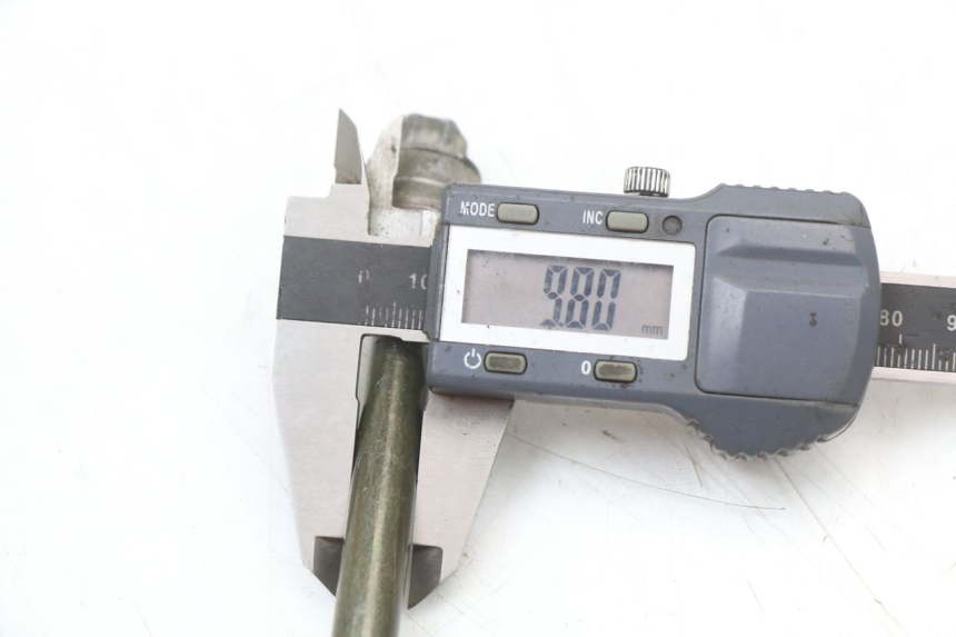 photo de FRONT WHEEL AXLE EUROCKA GTR 50 (2007 - 2017) - Alternative perspective