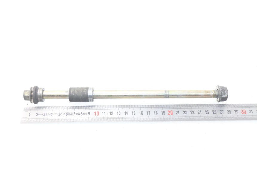 photo de FRONT WHEEL AXLE SYM GTS EVO 125 (2009 - 2013) - Alternative perspective