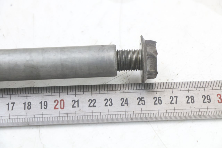 photo de FRONT WHEEL AXLE HONDA CBR F 1000 (1993 - 1996) - Alternative perspective