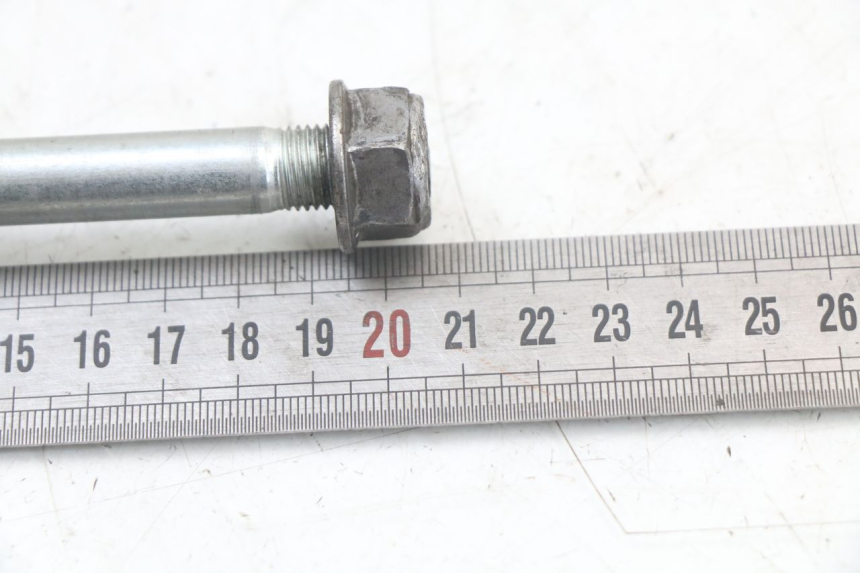 photo de FRONT WHEEL AXLE HONDA PCX (JF28) 125 (2009 - 2011) - Alternative perspective