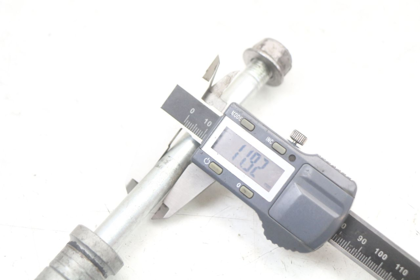 photo de FRONT WHEEL AXLE HONDA PCX (JF28) 125 (2009 - 2011) - Technical close-up