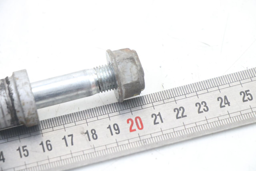 photo de FRONT WHEEL AXLE HONDA PCX (JF57/JF64) 125 (2014 - 2018) - Alternative perspective