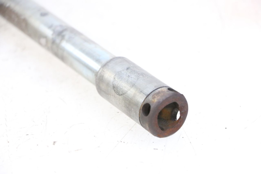 photo de FRONT WHEEL AXLE HONDA VT C2 SHADOW 750 (1997 - 2001) - Product overview