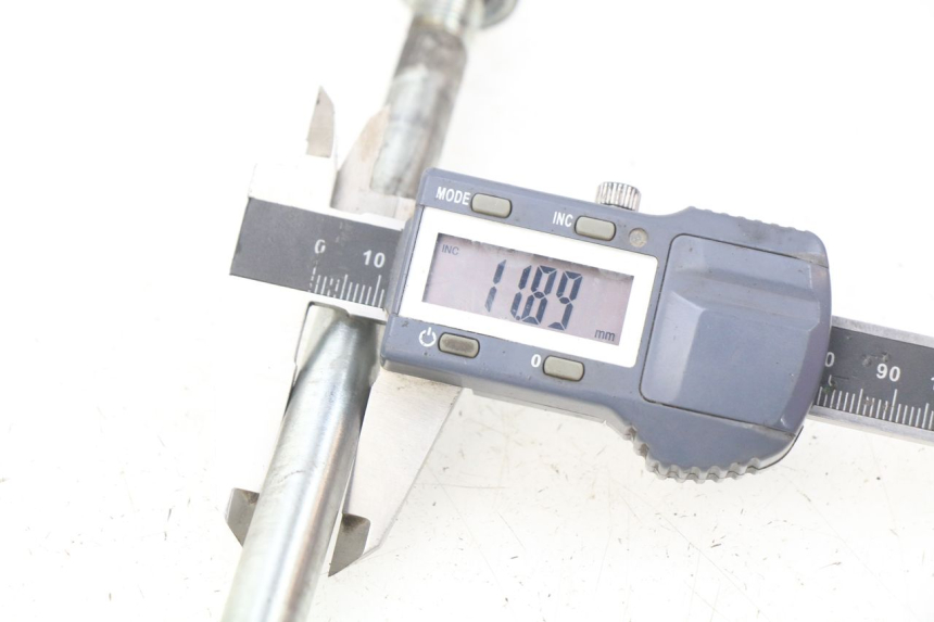 photo de FRONT WHEEL AXLE HAOTIAN HT125T-2 125 - Alternative perspective