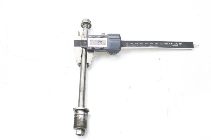 photo de FRONT WHEEL AXLE SYM HUSKY 125 (1999 - 2005) - Technical close-up