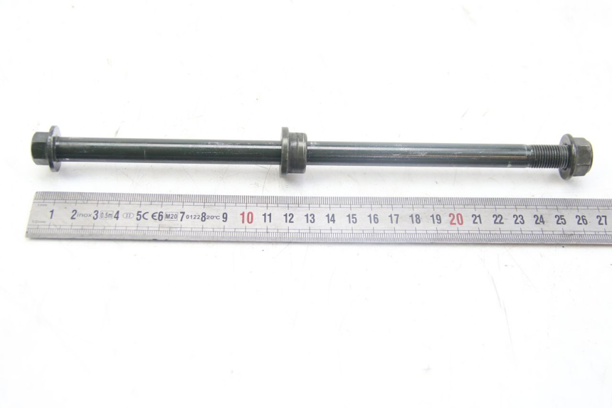 photo de FRONT WHEEL AXLE SYM JET 4 4T 50 (2018 - 2021) - Alternative perspective