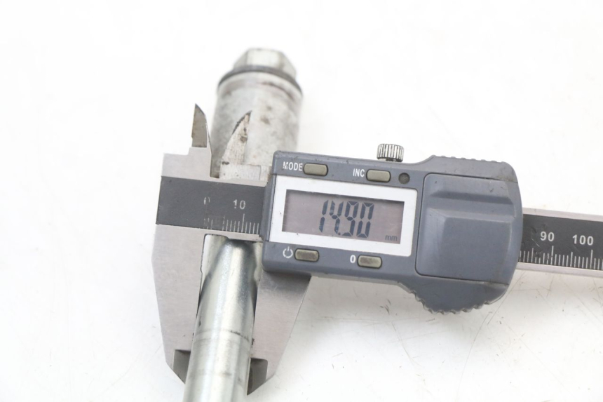 photo de FRONT WHEEL AXLE JINLUN JL HIGHLANDER 125 (2007 - 2015) - Alternative perspective