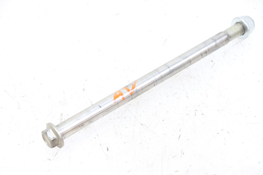 photo de FRONT WHEEL AXLE KEEWAY K-LIGHT KLIGHT 125 (2018 - 2025) - Technical close-up