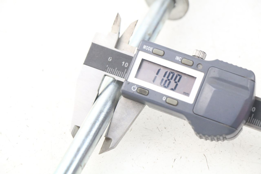 photo de FRONT WHEEL AXLE PEUGEOT KISBEE 2T 50 (2010 - 2017) - Component detail